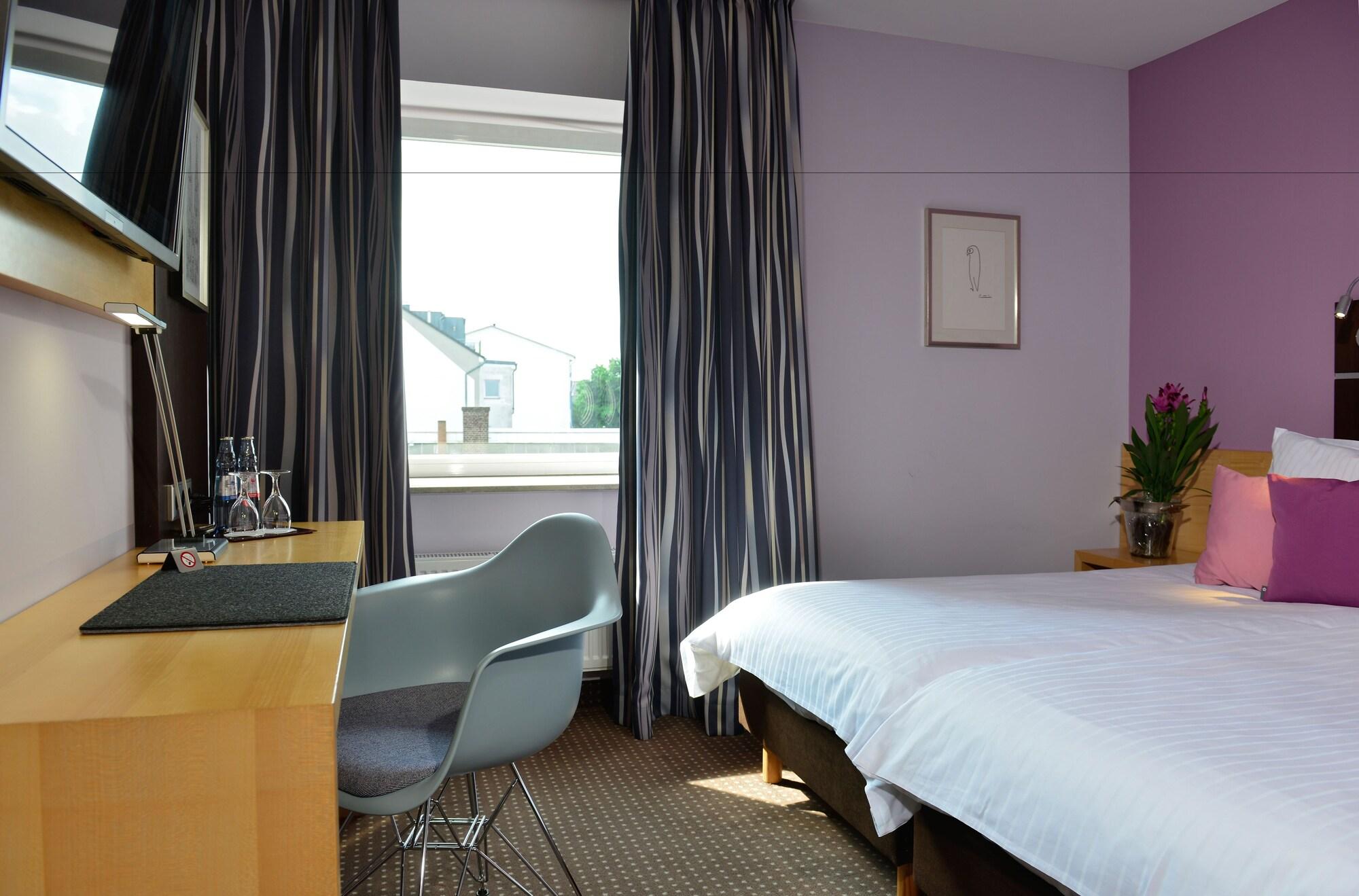 Hotel Uhu Garni Кьолн Екстериор снимка