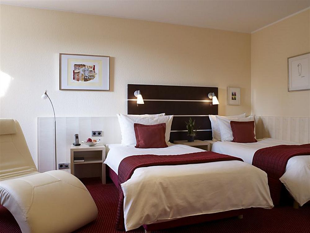 Hotel Uhu Garni Кьолн Стая снимка