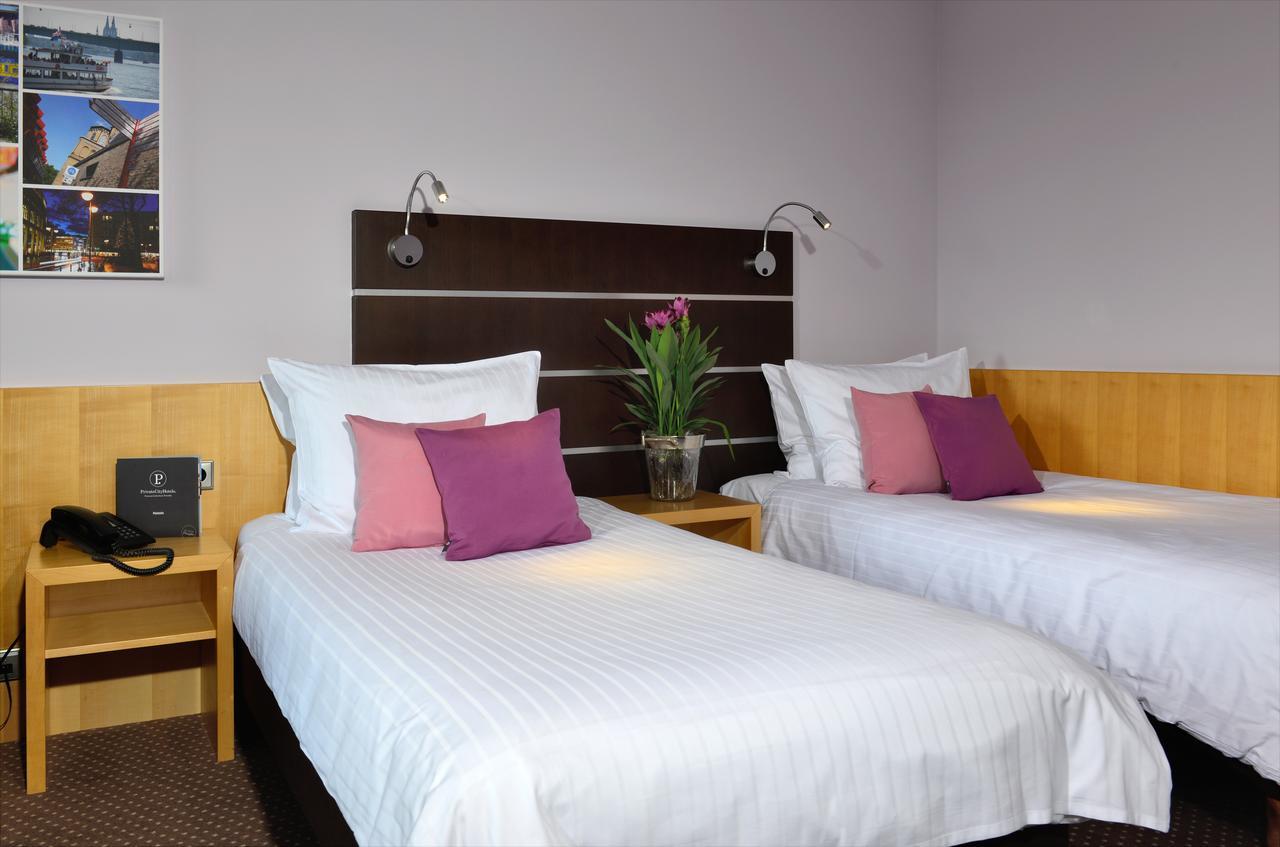 Hotel Uhu Garni Кьолн Екстериор снимка