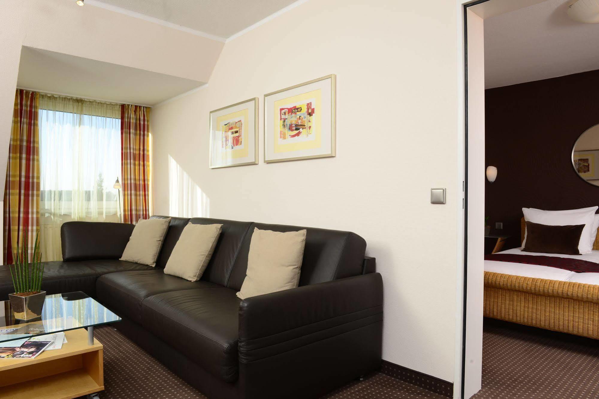 Hotel Uhu Garni Кьолн Екстериор снимка